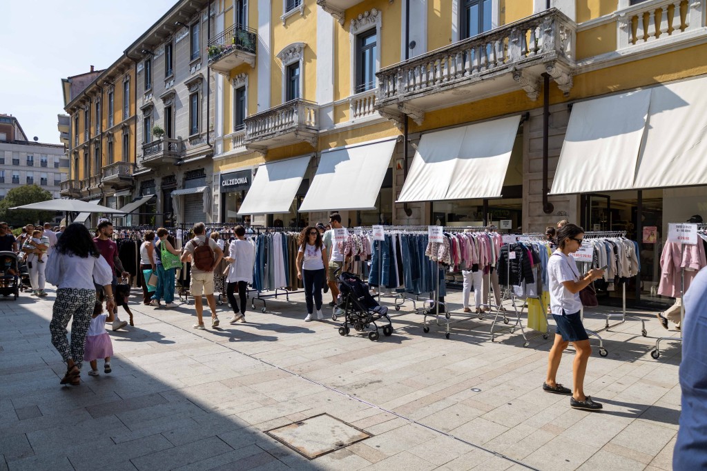 lo Sbaracco riaccende il centro: quando i negozi escono dalle vetrine