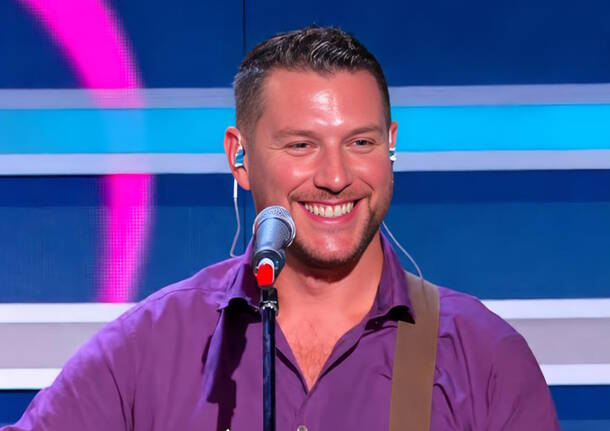 Dai palchi alla TV: il legnanese Alex Mandelli entra nella band de La Ruota della Fortuna